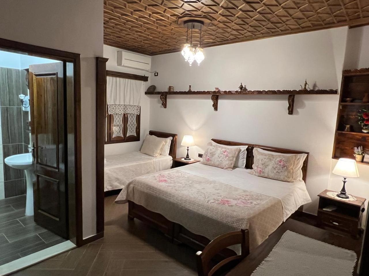 Hotel Kaceli เบราท ภายนอก รูปภาพ