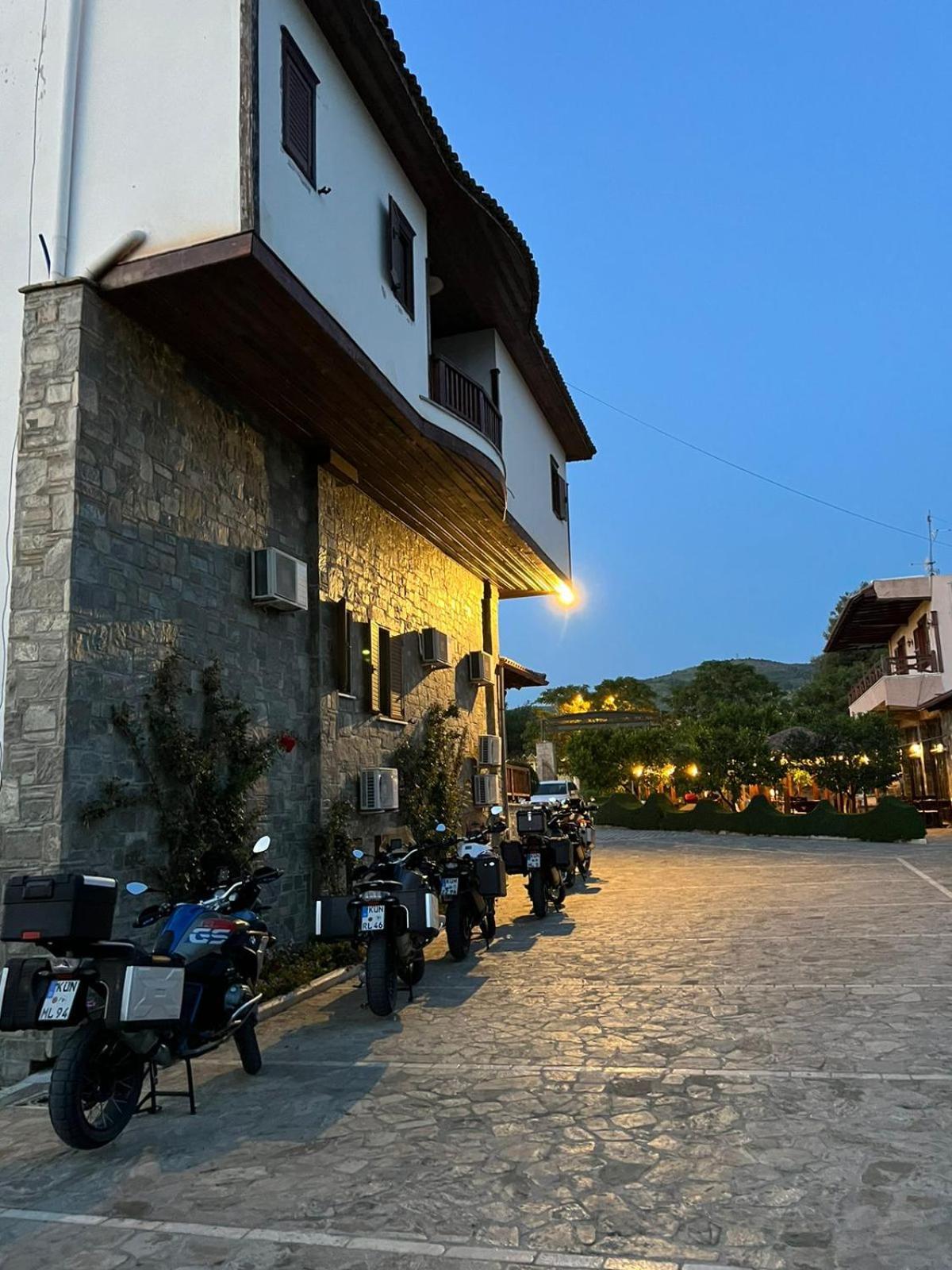 Hotel Kaceli เบราท ภายนอก รูปภาพ