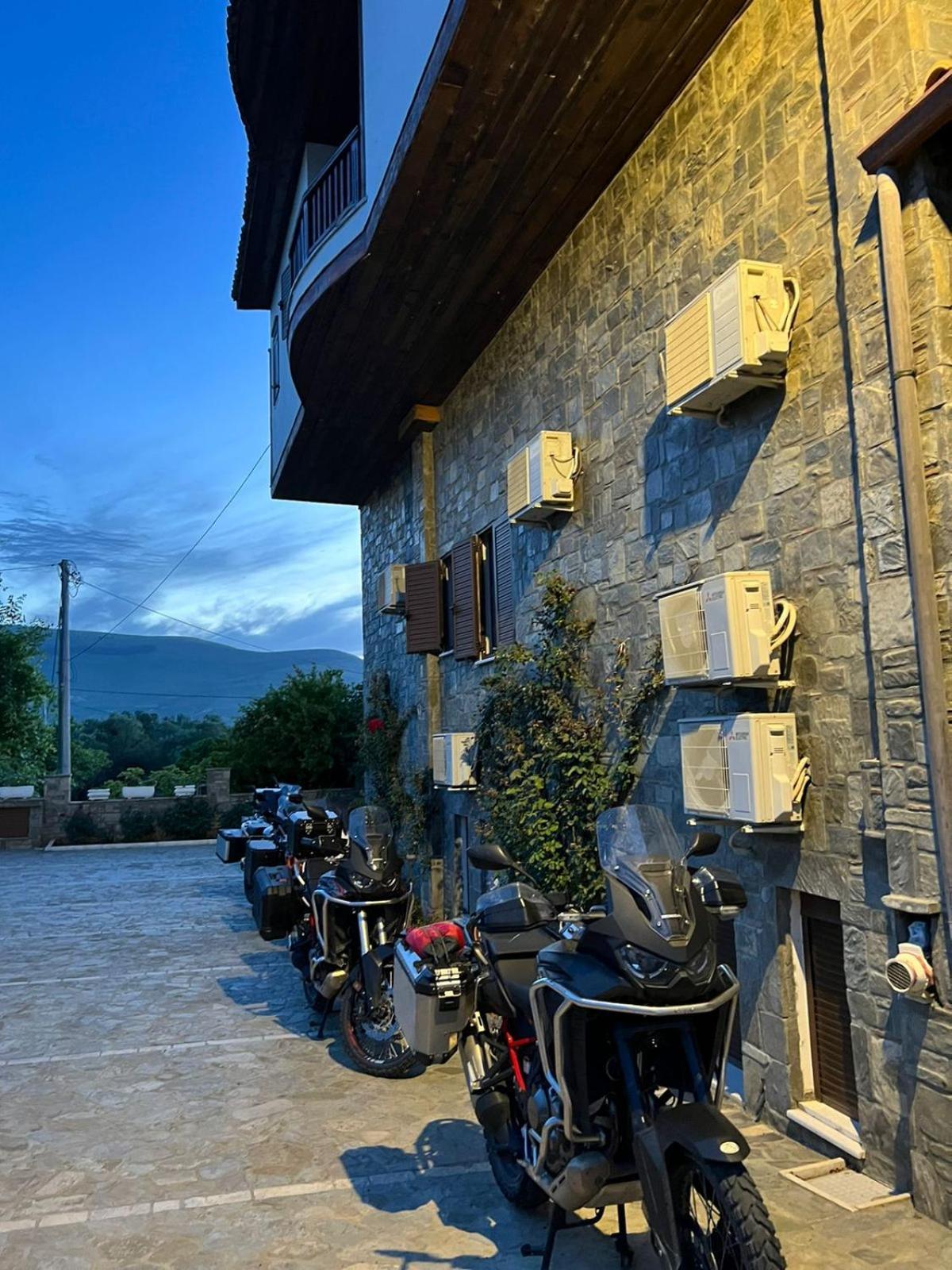 Hotel Kaceli เบราท ภายนอก รูปภาพ