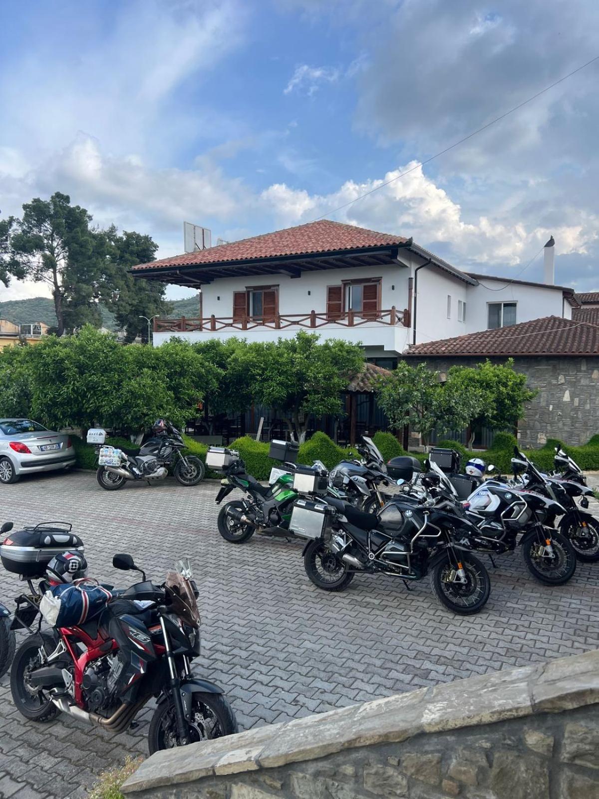 Hotel Kaceli เบราท ภายนอก รูปภาพ